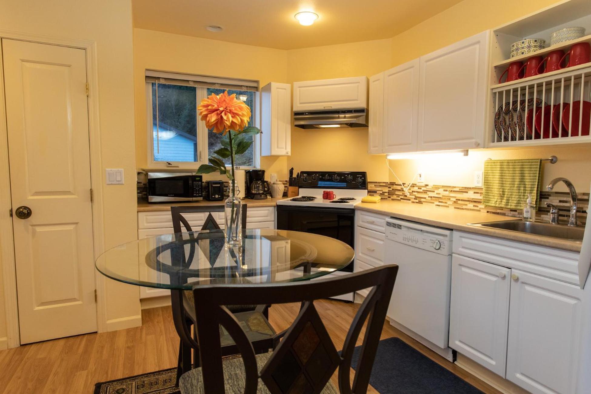 Kelli Creek Cottage - Reduced Price On Tours Juneau Luaran gambar